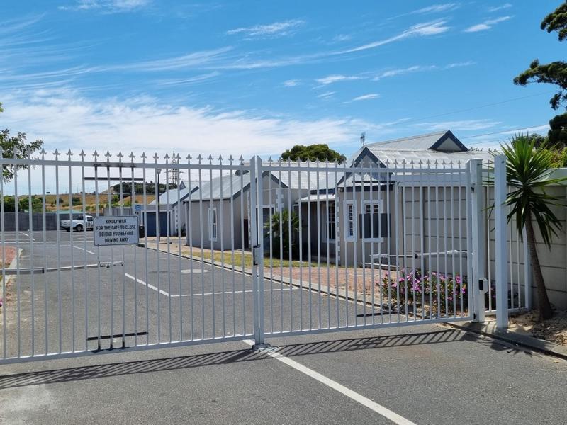 To Let 2 Bedroom Property for Rent in Oakglen Western Cape